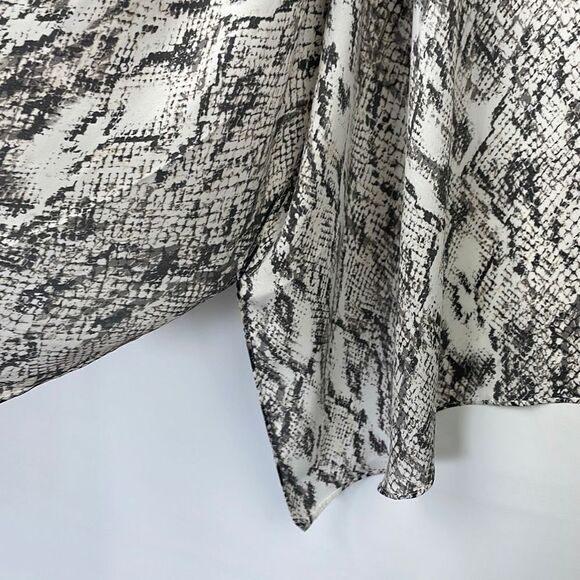 Maurices Women's Snake Skin Print Open Front Kimono Style Cover. One Size - Picture 5 of 9